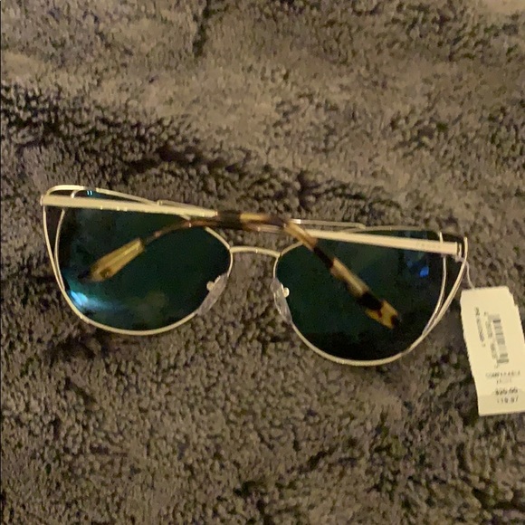 Prada sunglasses - Picture 3 of 6